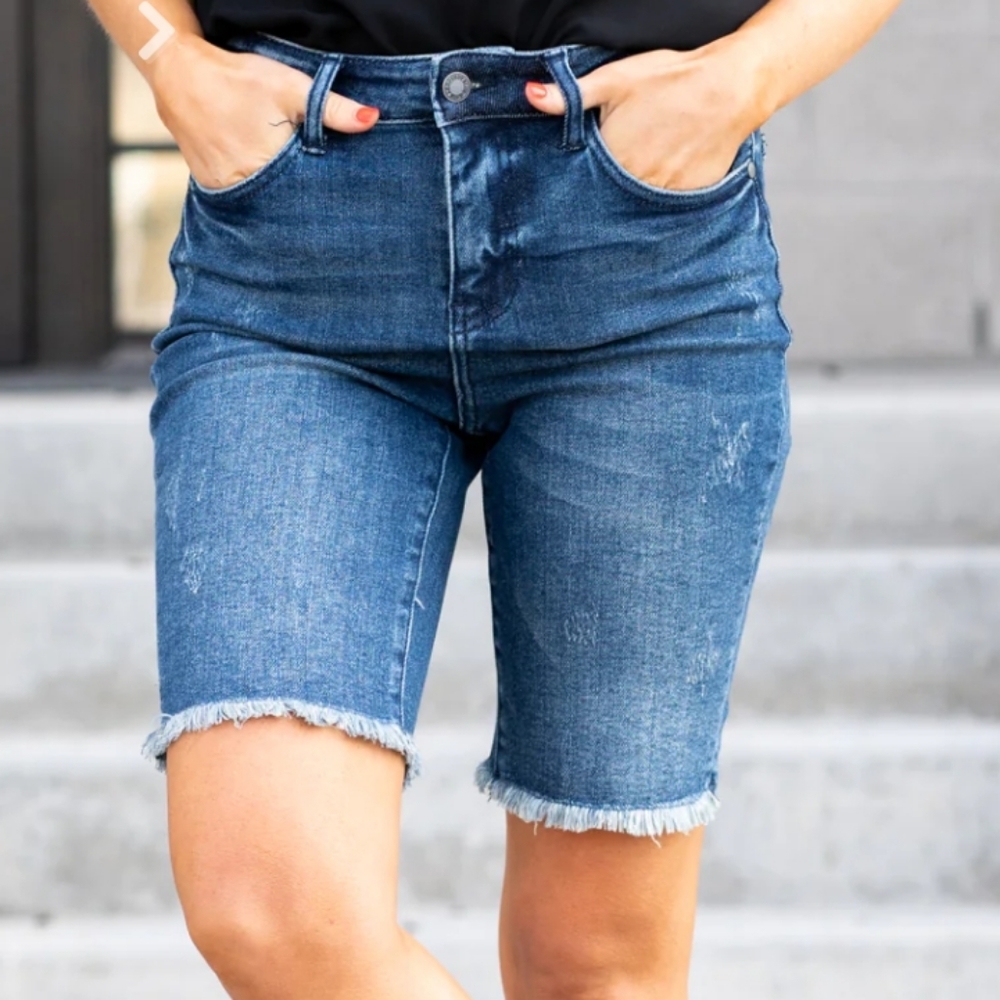 🌺Judy Blue High Rise Bermuda Shorts!🌺